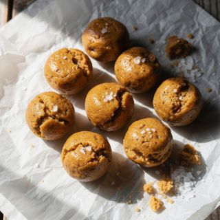 Raw Cookie Dough Bites (Vegan)